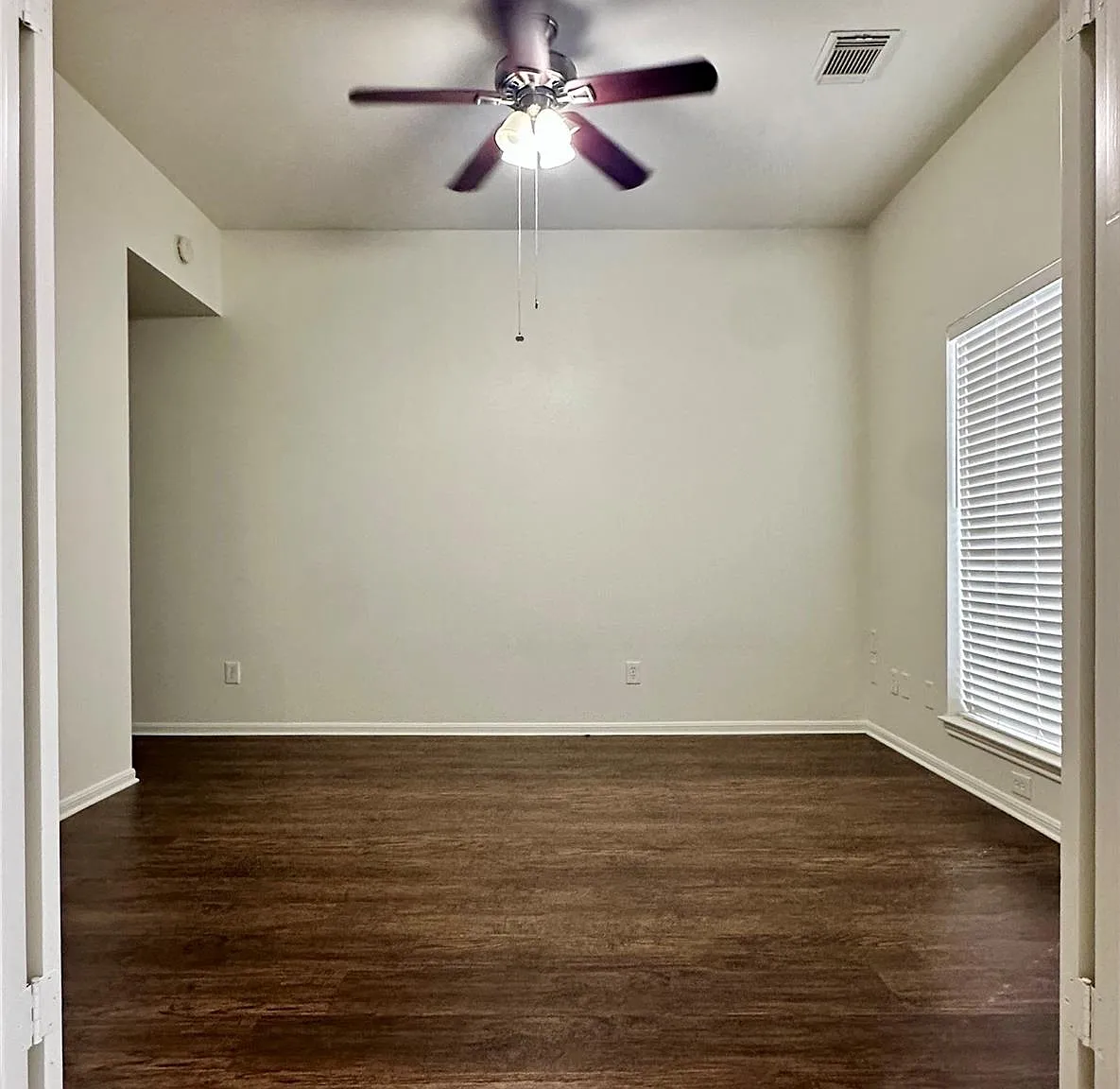 4 bed, 2.0 bath, 2576 sqft, $2,500 — Photo 4