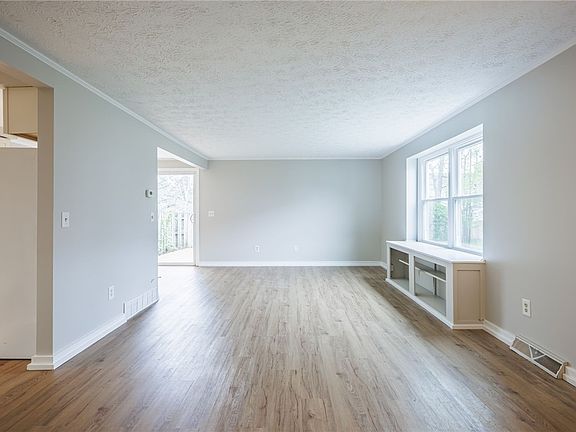 2nd image of 85 Springwood Dr