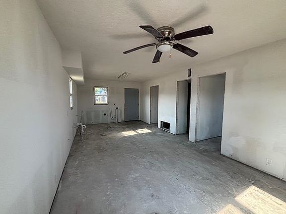 3rd image of 225 W Park St
