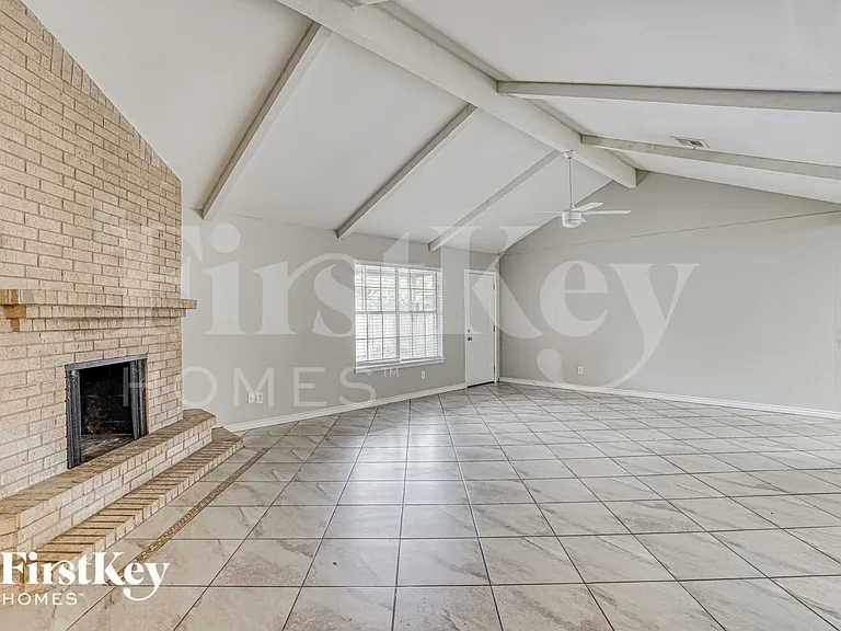 6610 Rowell Ct — Photo 3