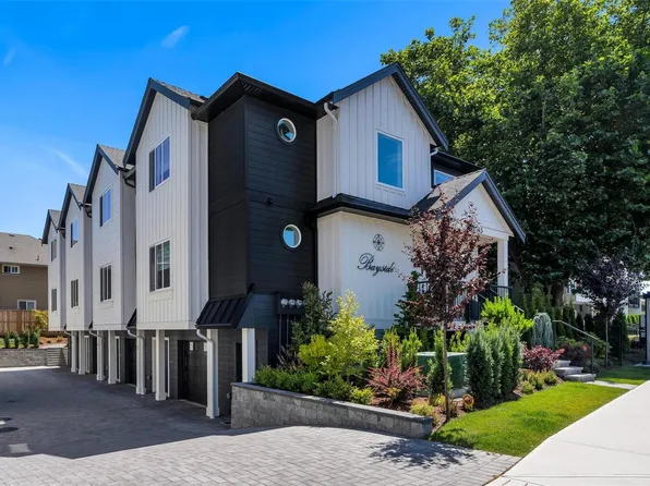 10145 5th St #4, Sidney, BC V8L 0E4