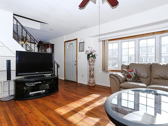 4th image of 69 Moeller St
