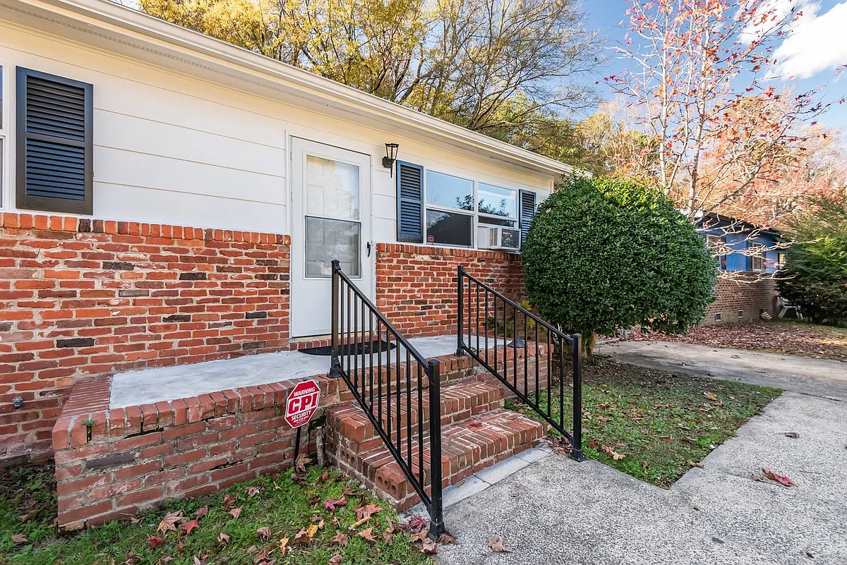 Building Photo - 3516 Four Seasons Dr