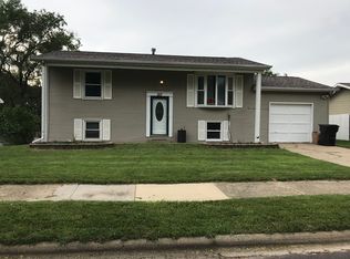 207 Parkway Ln, Pekin, IL 61554