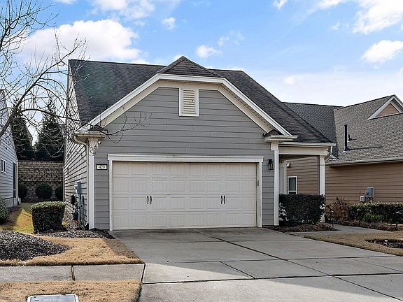 3rd image of 420 Farintosh Valley Ln