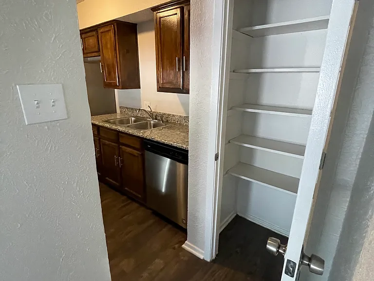 505 Eagle Dr #3 — Photo 2