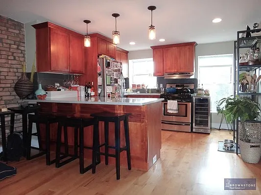 Rented by Brownstone Real Estate | media 27