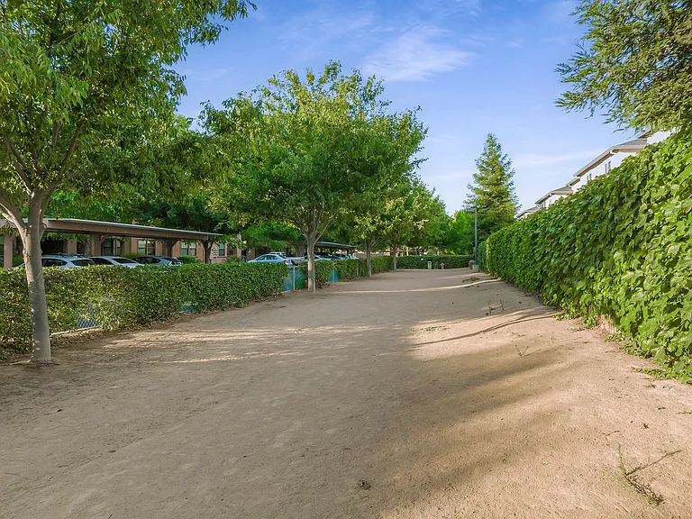 Villa Risa Apartments — Photo 18