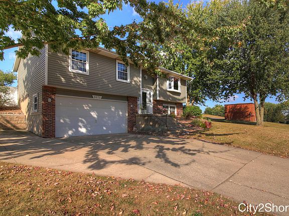 3rd image of 3671 New Holland St