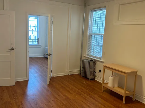 725 Garfield Avenue image 5 of 36