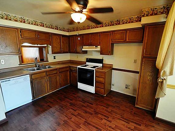 3rd image of 5571 Old Guard Cres