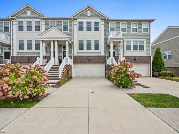 5975 N Pointe Dr, Pepper Pike, OH 44124