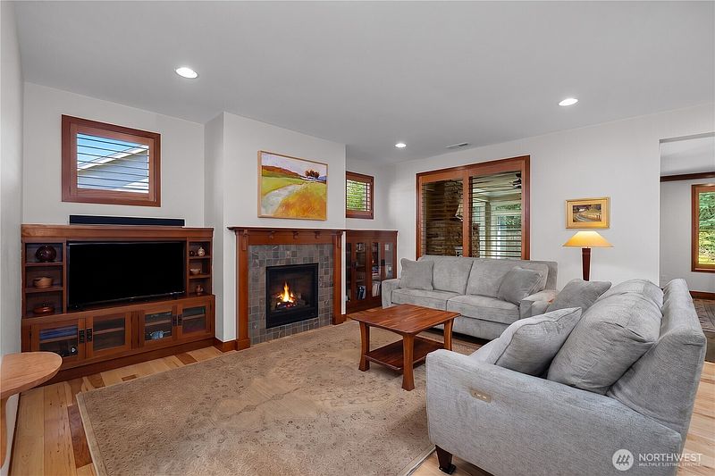 5th image of 4650 Meriwood Drive NE