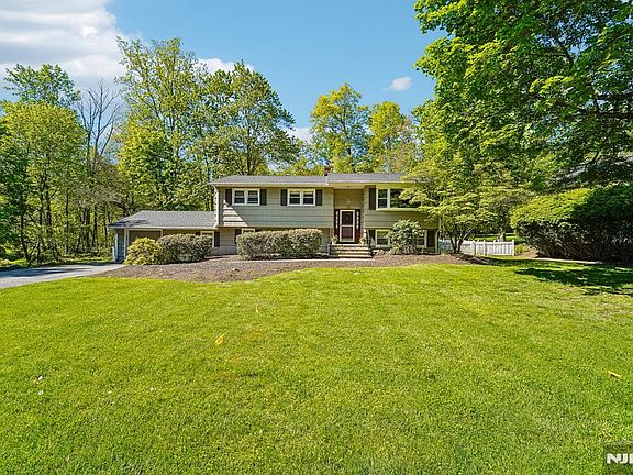 2nd image of 44 Brookwood Dr