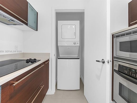 5th image of 1900 N Bayshore Dr APT 3216