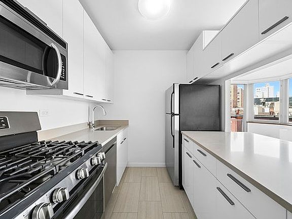 3rd image of 500 W 43rd St APT 7G