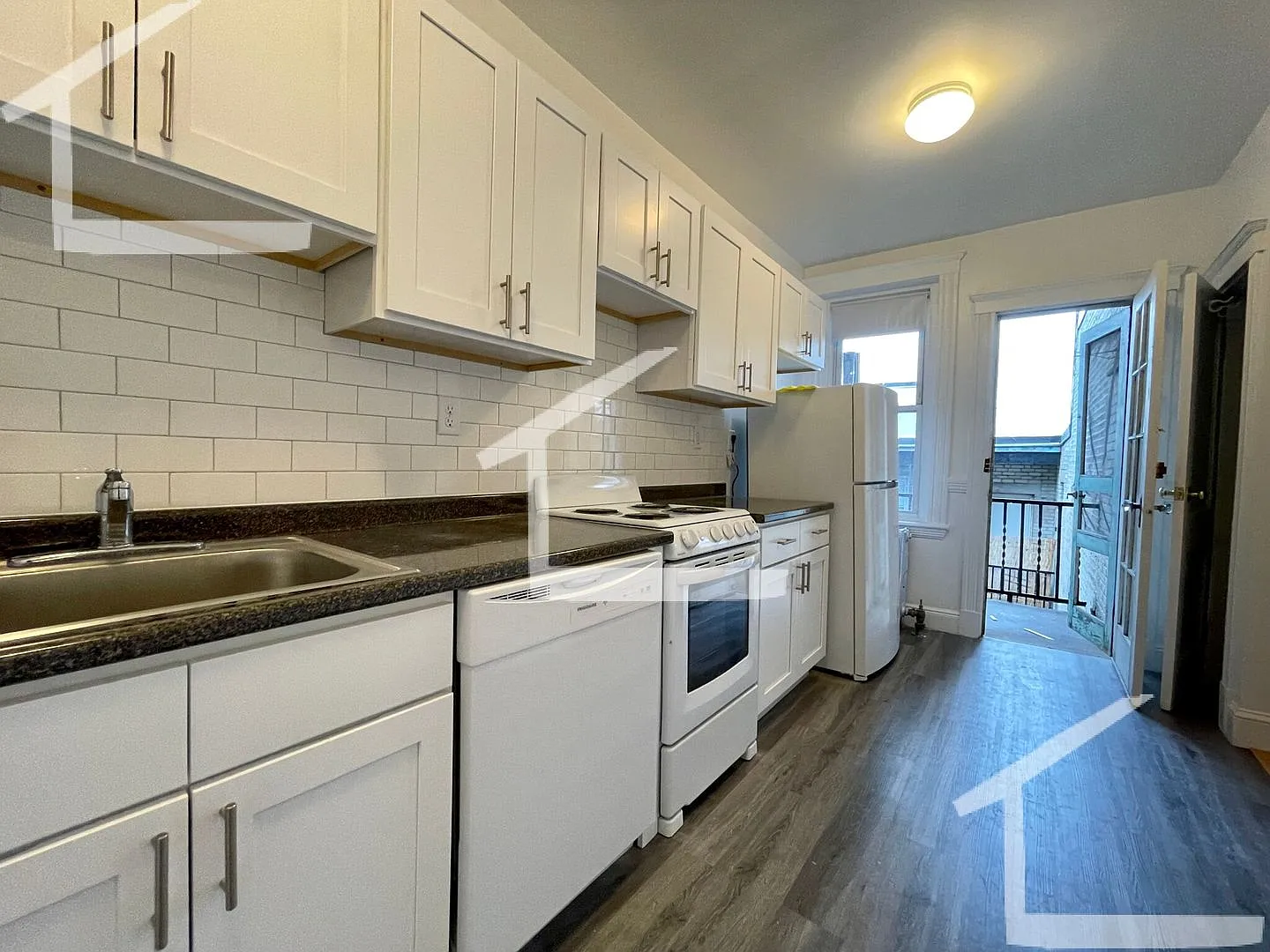 No Brokers Fee, No Security Deposit, Heat, Hot Water Included, Laundry on a Site — Photo 1