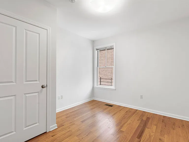 24-1 Ash St #1 — Photo 15