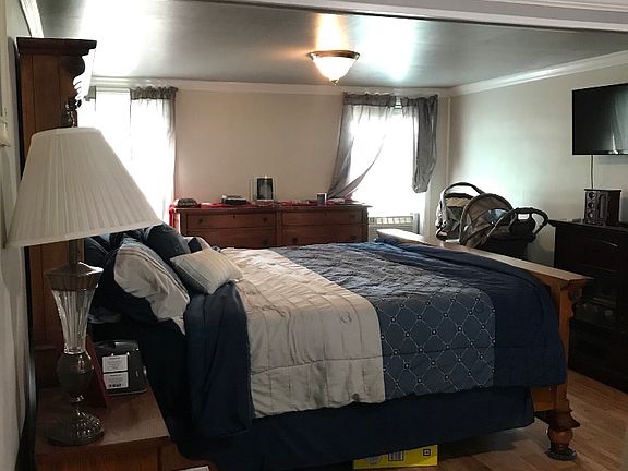 Down stairs bedroom 