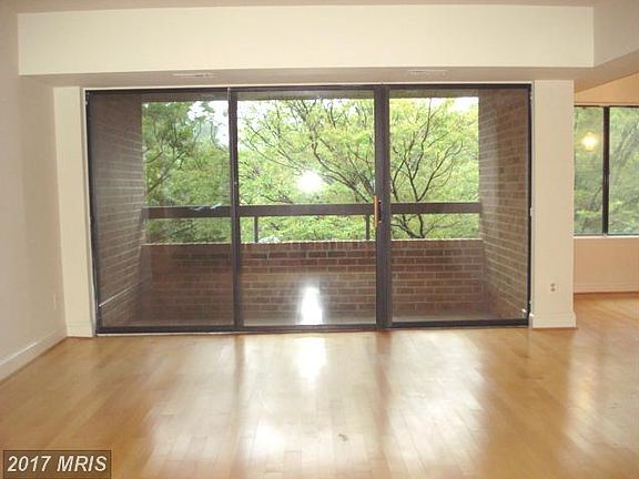 3rd image of 11415 Commonwealth Dr APT 302