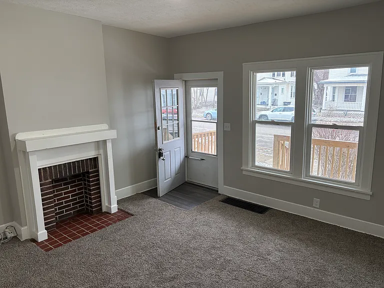 166 Lake St #2 — Photo 2