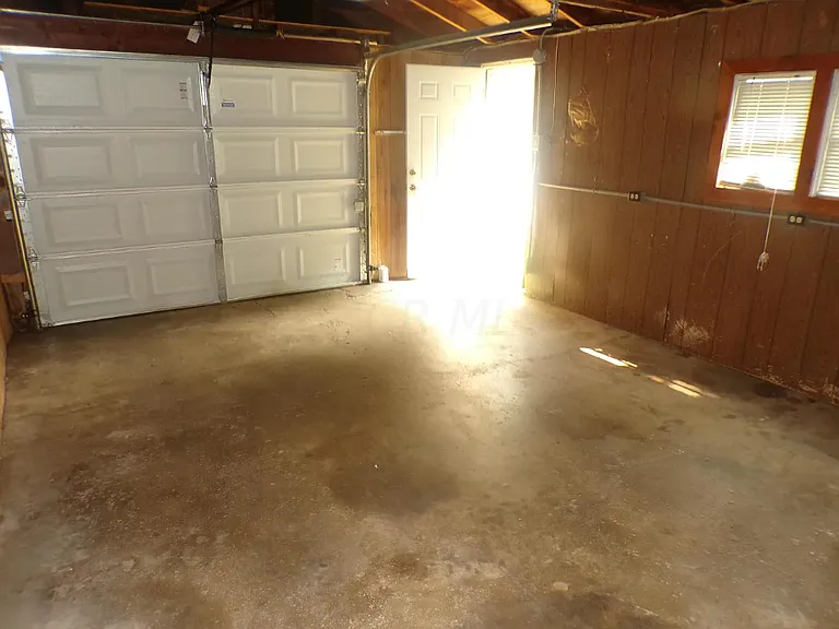 995 Hillridge Rd — Photo 3