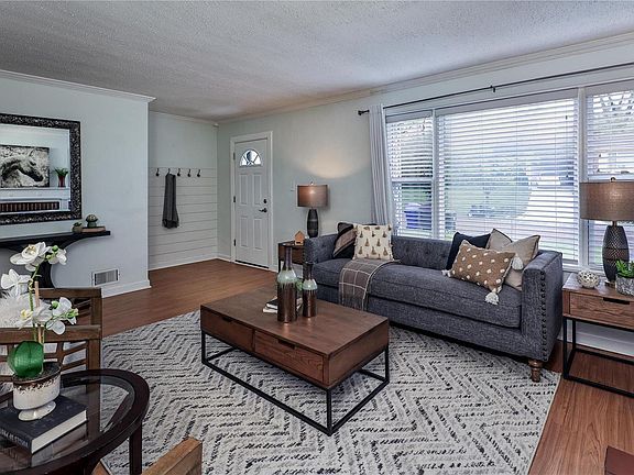 4th image of 7843 Ahern Ave