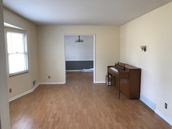 5th image of 8843 Madison Ave