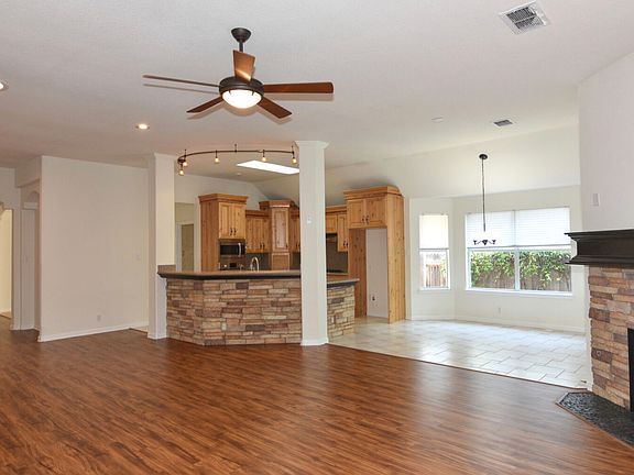 3rd image of 15001 Calaveras Dr