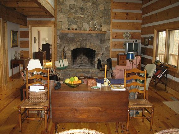 from kitchen to living rm