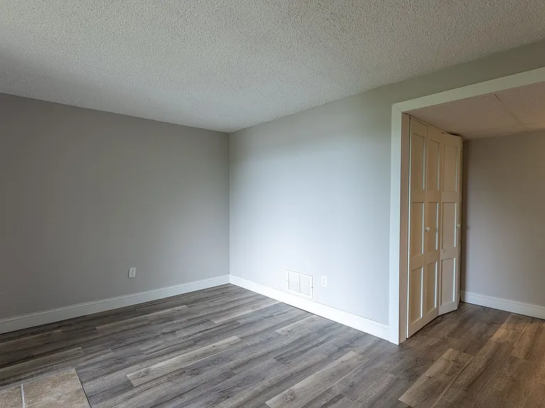 1318 Evergreen — Photo 11