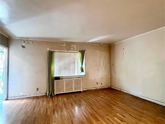 4th image of 1746 Gerritsen Ave