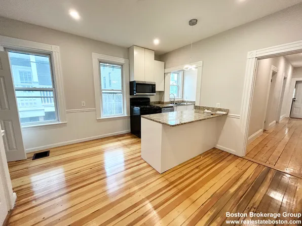 12 Buttonwood St, Dorchester, MA