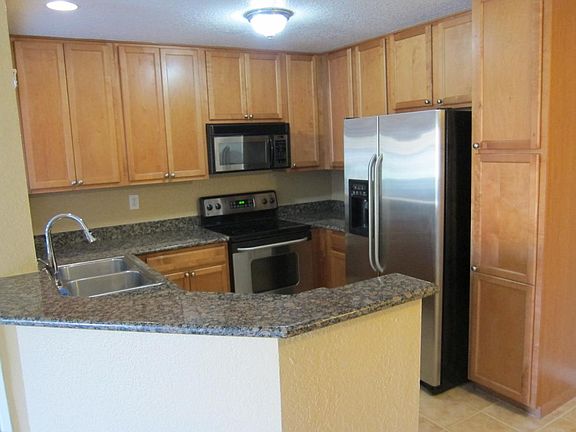 5th image of 78650 Avenue 42 APT 1411