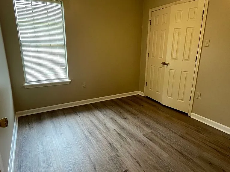 2555 Winchester Dr — Photo 9