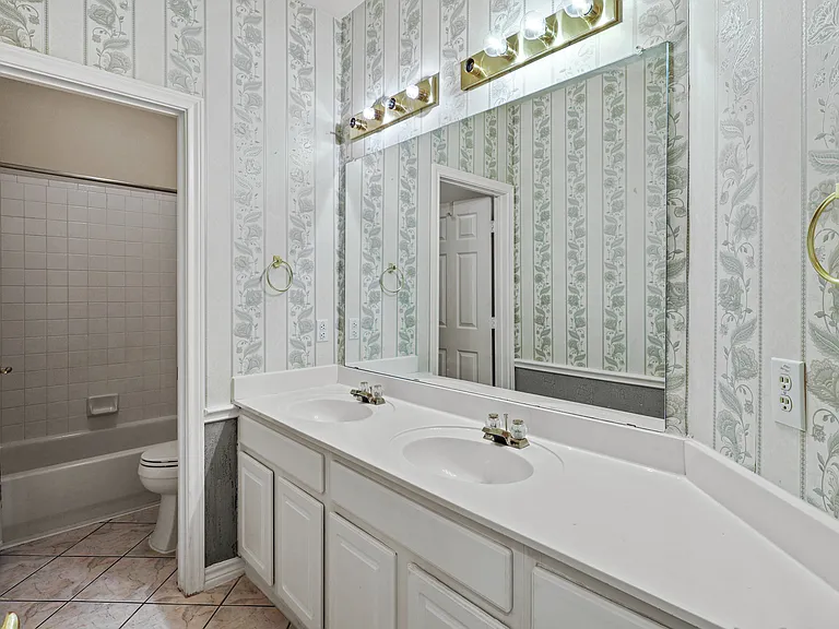2127 Ballycastle Dr — Photo 15