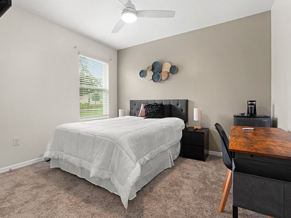 1st image of 4931 NE 14th Pl Room 4