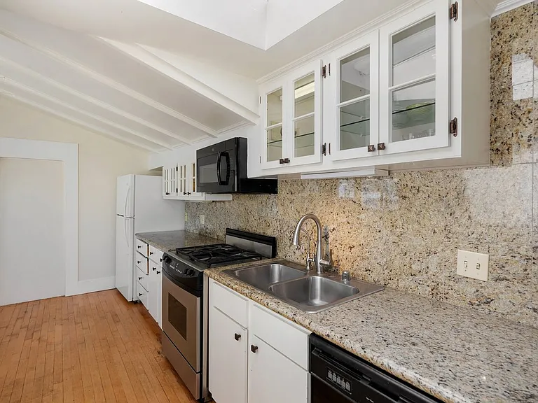 1264 Sacramento St — Photo 41