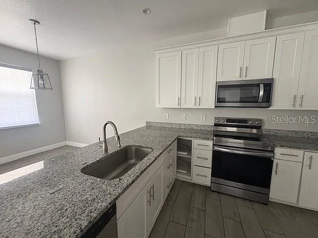 3 bed, 2.0 bath, 1984 sqft, $2,500 — Photo 3