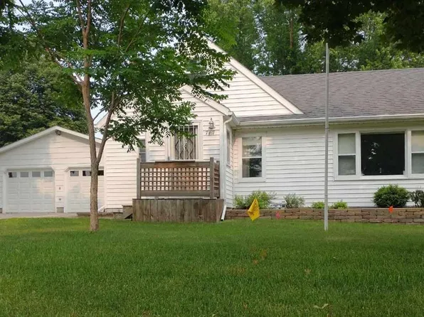 717 3rd Ave NE, Sleepy Eye, MN 56085