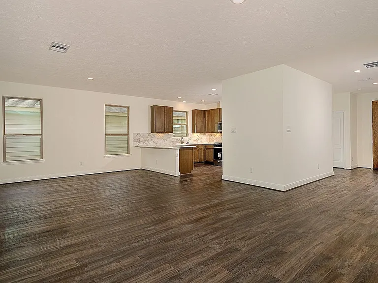 27646 Mesabe Dr — Photo 8