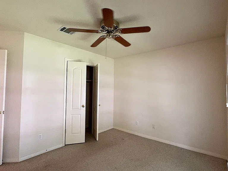 207 Kettleman Ln N — Photo 30