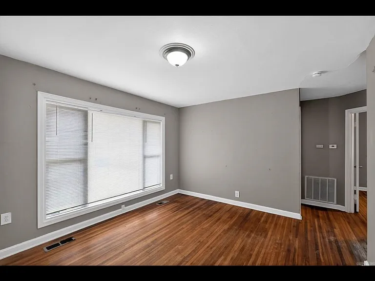410 W 51st St — Photo 6