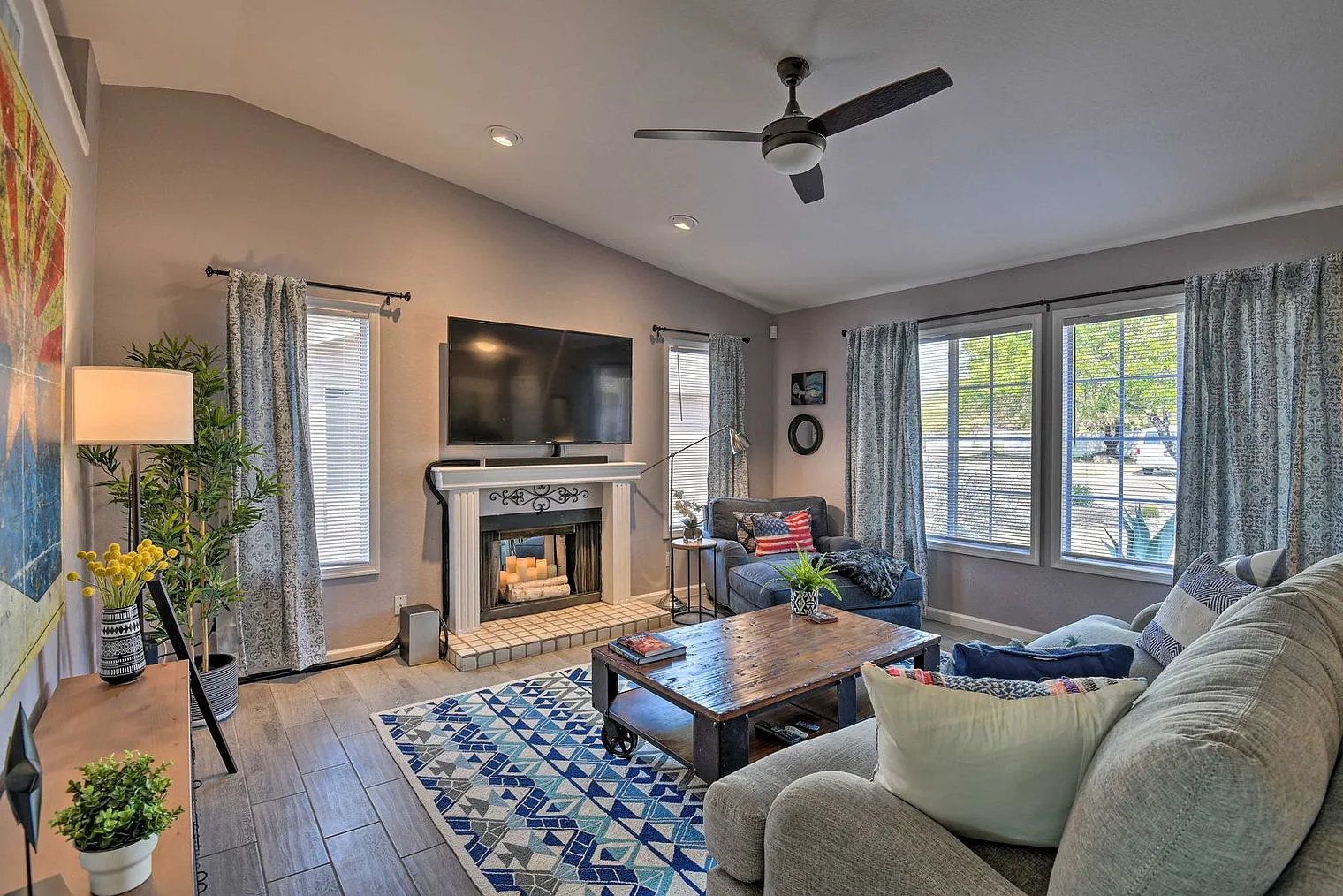 3 bed, 2.0 bath, 1420 sqft, $4,276 — Photo 2