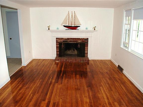 2nd image of 8 Johnson Ln