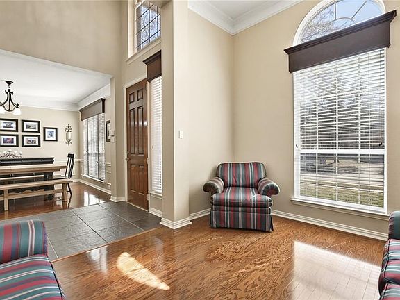 4th image of 1926 Waterford Dr
