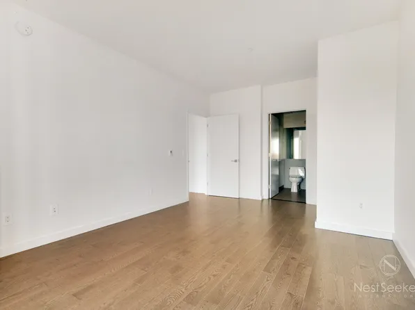 11-39 49th Avenue image 5 of 20