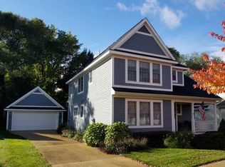 729 Lake Park Dr, Boyne City, MI 49712
