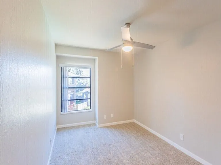 Somerset Apartments — Photo 10