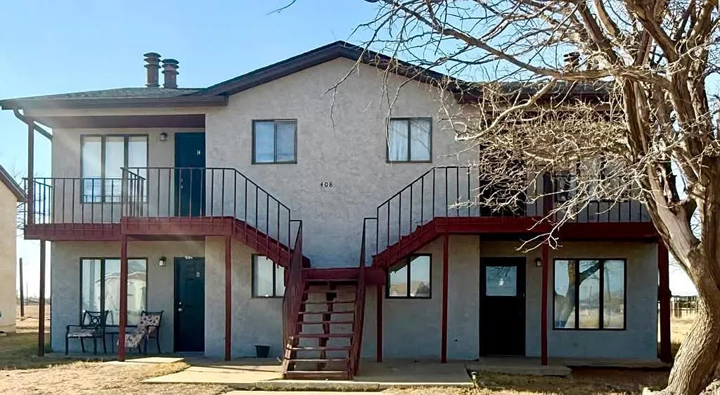2 bed, 1.0 bath, 832 sqft, $1,050 — Photo 1